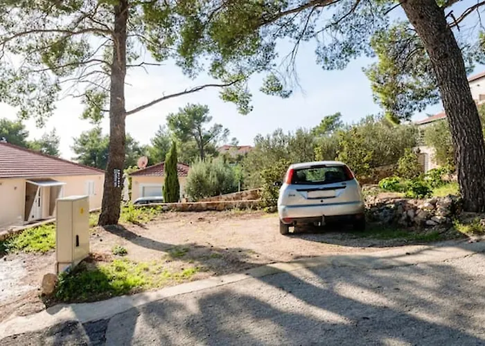 Charming In - 25 M² - Parking Included *