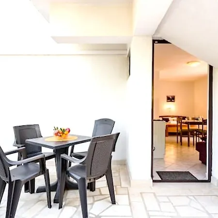 Charming In - 25 M² - Parking Included * Zavala