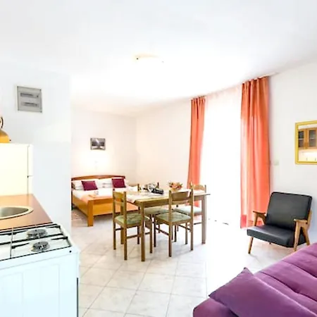 Charming In - 25 M² - Parking Included Apartman *