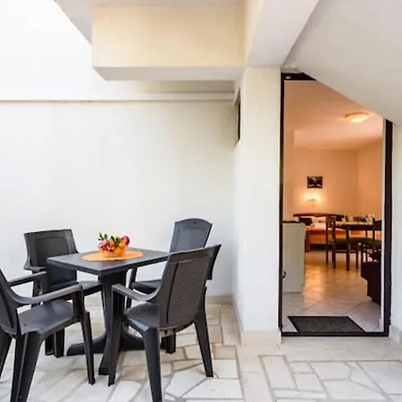 Charming In - 25 M² - Parking Included