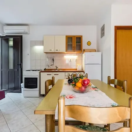 Charming In - 25 M² - Parking Included Апартаменти