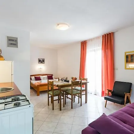 Charming In - 25 M² - Parking Included Апартаменти