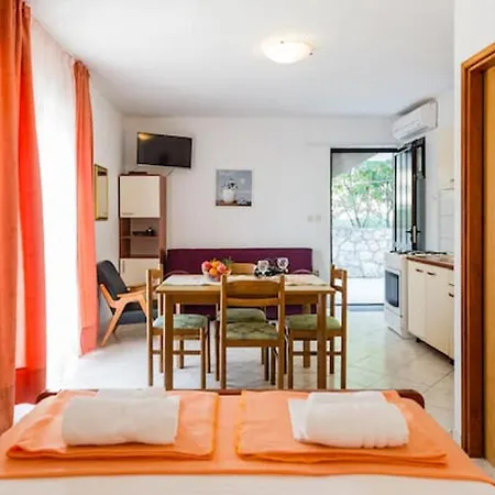 Charming In - 25 M² - Parking Included *