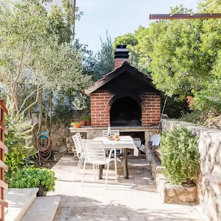 Charming In - 25 M² - Parking Included *
