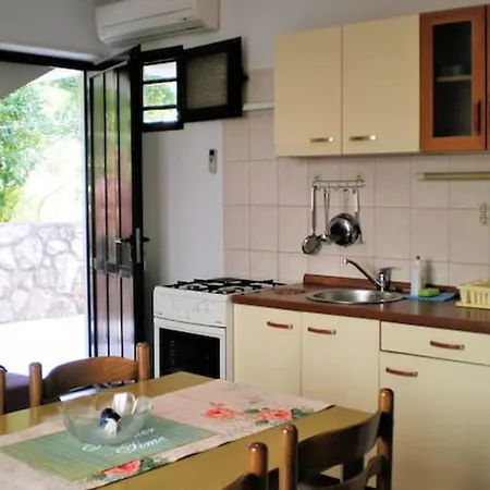 Charming In - 25 M² - Parking Included *